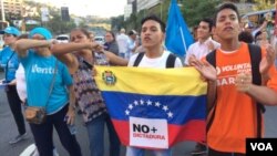 La decisión del Tribunal Supremo de Justicia generó varias protestas en la capital de Venezuela, Caracas. Foto: Álvaro Algarra/Voa