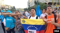 Algunas decisiones del Tribunal Supremo de Justicia han generado protestas en Venezuela, como esta en Caracas, en abril de 2020.