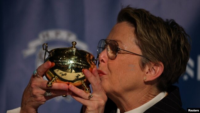 Actor Annette Bening kisses her Pudding Pot Award after a ceremony to honor her as Hasty Pudding Theatricals' Woman of the Year at Harvard University in Cambridge, Massachusetts, Feb. 6, 2024.