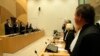 Para hakim dan hadirin berdiri di pengadilan sebelum pembacaan putusan sidang Malaysia Airlines MH17 di pengadilan berkeamanan tinggi di bandara Schiphol, dekat Amsterdam, Belanda, Kamis, 17 November 2022. 
