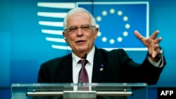 Perwakilan Uni Eropa untuk Urusan Luar Negeri dan Kebijakan Keamanan Josep Borrell memberikan konferensi pers terkait pembicaraan darurat para menteri luar negeri Uni Eropa tentang Iran di Gedung Europa di Brussels, 10 Januari 2020. (Foto: AFP)