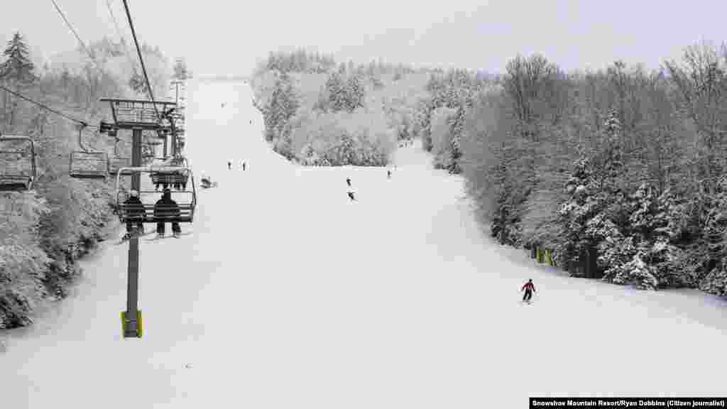 امریکہ میں ہونے والی برف باری کا خوبصورت منظر