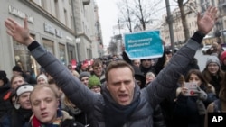  الکسی ناوالنی رهبر مخالفان در روسیه پیش از این مسمومیت، بارها اعتراضات علیه پوتین را تدارک دیده بود. 