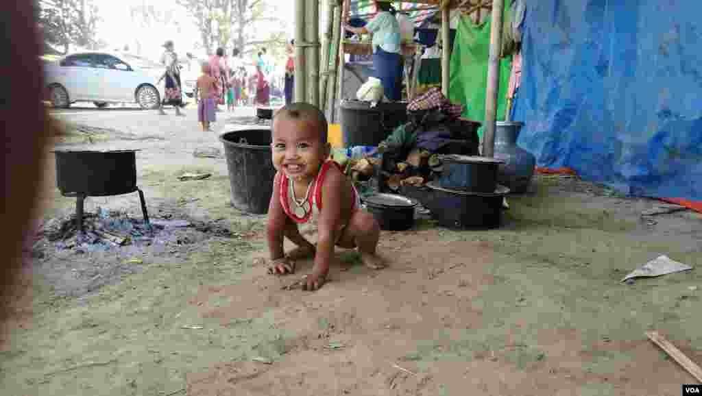 အထက်မြတ်လှဲ စစ်ရှောင်စခန်းရှိ ကလေးငယ်တဦး