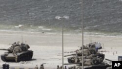 바레인에 진주한 외국군 탱크들