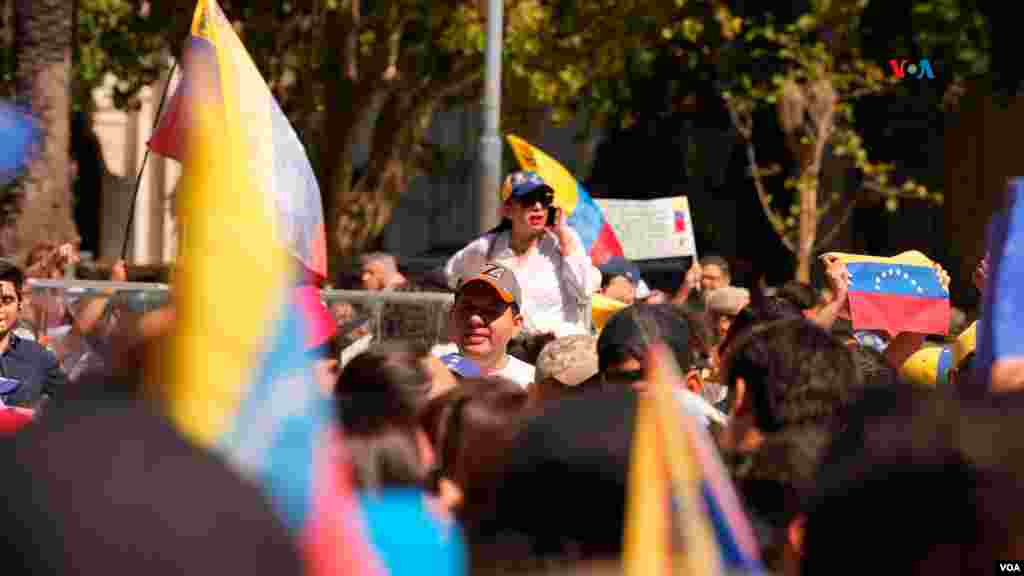 Quienes llegaron agradecieron al presidente argentino Javier Milei por denunciar que el triunfo de Nicolás Maduro en las elecciones presidenciales de Venezuela fue fraude.