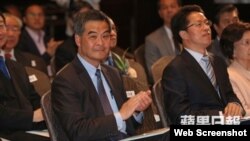 香港特首梁振英与中联办主任张晓明（右，苹果日报图片 ）