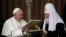 Rim papasi Fransisk ham, patriarx Kirill ham Lotin Amerikasi bo'ylab safarda ekan, Kuba muloqot uchun betaraf bir manzil sifatida tanlandi. 