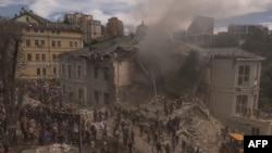 Emergency and rescue personnel, along with medics, clear the rubble of the destroyed building of Okhmatdyt Children's Hospital following a Russian missile attack in the Ukrainian capital of Kyiv on July 8, 2024. (Roman PILIPEY / AFP)