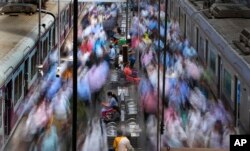 FILE- A general view of churchgate station during peak hours in Mumbai, India, Thursday, March 20, 2023. India is on track to become the world's most populous nation, surpassing China by 2.9 million people by mid-2023, according to data released by the United Nations on Wednesday. The South Asian country will have an estimated 1.4286 billion people against China's 1.4257 billion by the middle of the year, according to U.N. projections. (AP Photo/Rajanish Kakade, File)