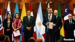 El ministro de Relaciones Exteriores de México, Luis Videgaray, habla a la prensa durante una reunión del Grupo de LIma en México el 14 de mayo, de 2018. 