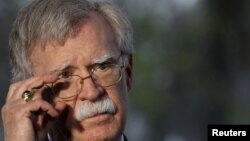 El asesor de seguridad nacional de Estados Unidos, John Bolton, habla en la Casa Blanca durante una entrevista, el 29 de abril de 2019.