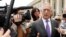 El secretario de Defensa, Jim Mattis, habla con periodistas antes de la llegada de la ministra de Defensa de Alemania, Ursula von der Leyen, al Pentágono, el 20 de junio de 2018.