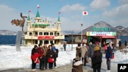 中外游客在日本北海道（美联社）