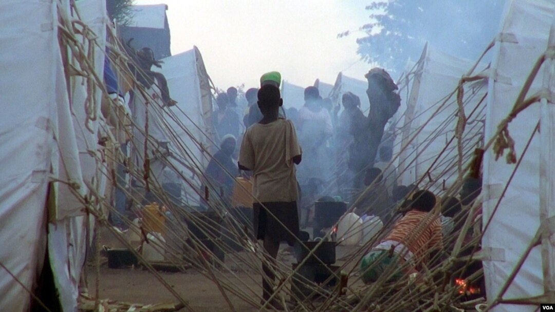 Zimwe mu mpunzi zahungiye i Mahama mu Rwanda 