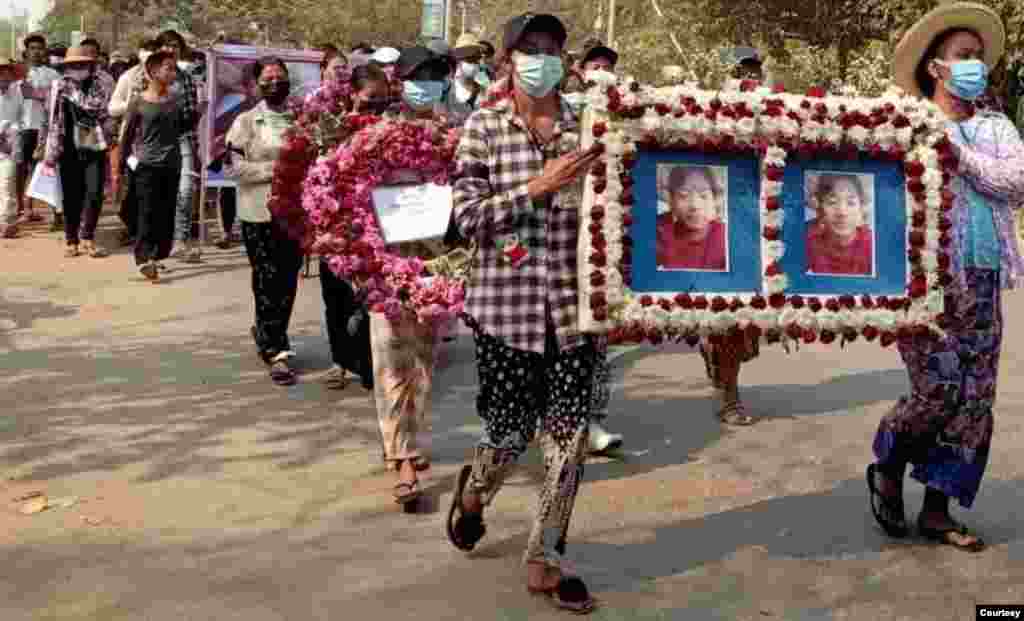 မုံရွာ ဆန္ဒပြပွဲအတွင်းကျဆုံးခဲ့သူတွေရဲ့ ဈာပန မြင်ကွင်း။