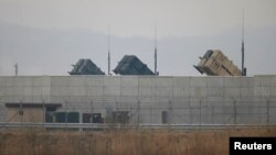 Американские ракетные установки комплекса «Patriot» на авиабазе Осан в южной части Сеула.