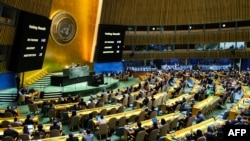 Hasil pemungutan suara resolusi Dewan Keamanan PBB untuk mempertimbangkan kembali dan mendukung keanggotaan penuh Palestina di PBB di markas besar PBB di New York City, 10 Mei 2024. . (Foto: AFP)