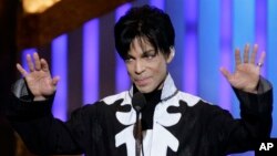 Prince accepts the award for Outstanding Male Artist at the 38th NAACP Image Awards, March 2, 2007, in Los Angeles. 