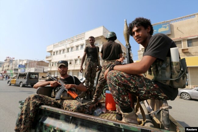 FILE PHOTO: Houthi militants patrol a street where pro-Houthi protesters demonstrated against the Saudi-led coalition in Hodeidah, Yemen Dec. 10, 2018
