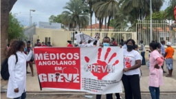 Médicos em greve em Angola