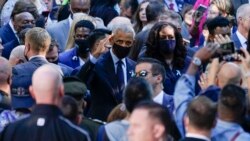 Bivši predsednik Barak Obama i prva dama Mišel Obama dolaze na komemoraciju u Njujorku na dvadesetu godišnjicu napada na SAD, 11. septembra 2021.