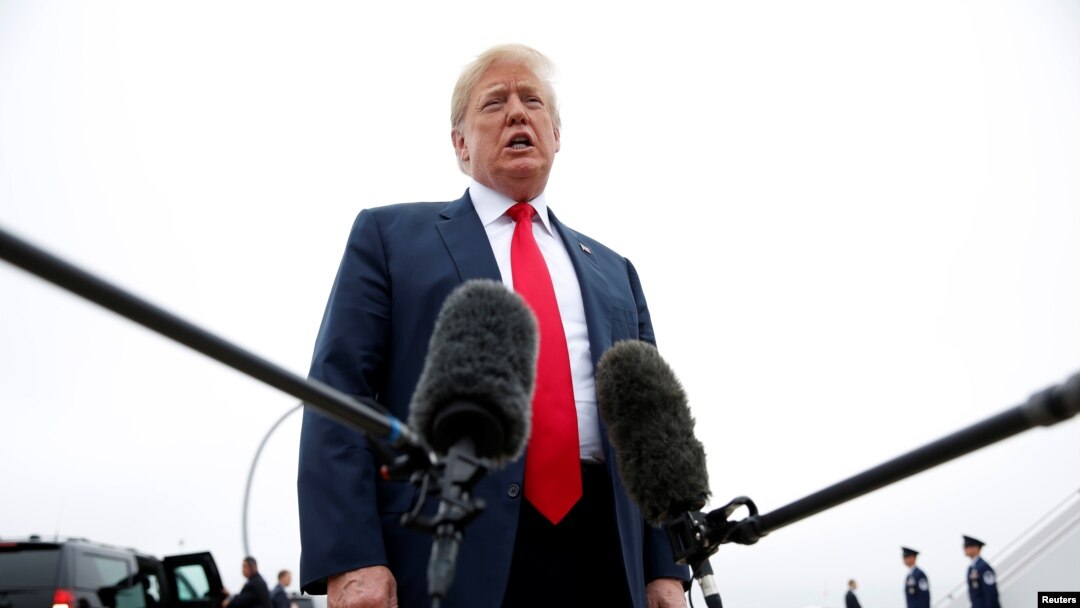Presiden Amerika Serikat, Donald Trump di Pangkalan Militer Gabungan AS, Andrews, Maryland, setibanya dari kunjungan ke Houston sebelum bertolak kembali ke Washington, D.C., 31 Mei 2018.