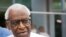 Lamine Diack, ancien président de l'IAAF quitte le Tribunal de Paris, France, le 10 juin 2020. 