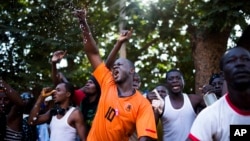 Des manifestants en liesse à Ouagadougou.