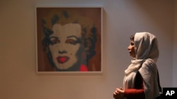 ایران کے عجائب گھر میں امریکی آرٹسٹ اینڈی واہول کے فن پاروں کی نمائش کی جا رہی ہے جو 24 اکتوبر تک جاری رہے گی۔ 19 اکتوبر 221