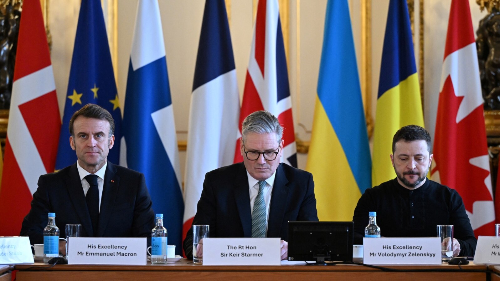 Francuski predsednik Emanuel Makron, britanski premijer Kir Starmer i predsednik Ukrajine Volodimir Zelenski na samitu u Londonu 2. marta 2025. (Foto: Reuters/Justin Tallis)