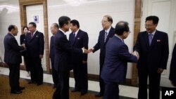 هیئت کره جنوبی روز پنجشنبه برای پیگیری مذاکرات صلح، و شرکت در مراسم گرامیداشت دیدار سران دو کشور در سال ۲۰۰۷ وارد پیونگ یانگ شد.