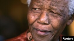 Former President Nelson Mandela smiles as he formally announces his retirement from public life in Johannesburg, South Africa, June 1, 2004.