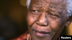 Former President Nelson Mandela smiles as he formally announces his retirement from public life in Johannesburg, South Africa, June 1, 2004.