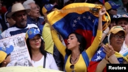 Las diputadas Marialbert Barrios y Delsa Solózano y la líder opositora María Corina Machado coinciden al asegurar que son las mujeres venezolanas quienes están al frente de las manifestaciones, no solo políticas.