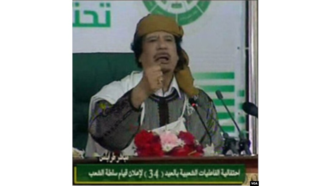 Pemimpin Libya Moammar Gaddafi menyampaikan pidato terbarunya yang ditujukan bagi para pendukungnya dan wartawan di Tripoli, Rabu (2/3).
