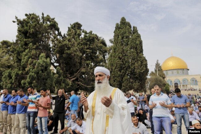 Fələstinlilər layihənin onların Qüdsdən sıxışdılıb çıxarılmasına xidmət göstərdiyini deyir.