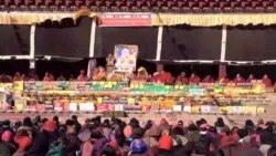 ལྕོག་རི་དགོན་པའི་གནད་ཡོད་མི་སྣ་གཉིས་འཛིན་བཟུང་བྱས་འདུག