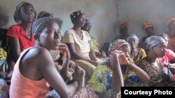 Women in the village of Boukoloma, in Guinea’s southeastern forest region, listen to messages about Ebola prevention. (Photo courtesy of Christophe Boulierac / UNICEF)