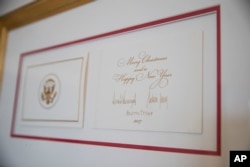 Tarjeta de Navidad oficial de la Casa Blanca firmada por el presidente Donald Trump.