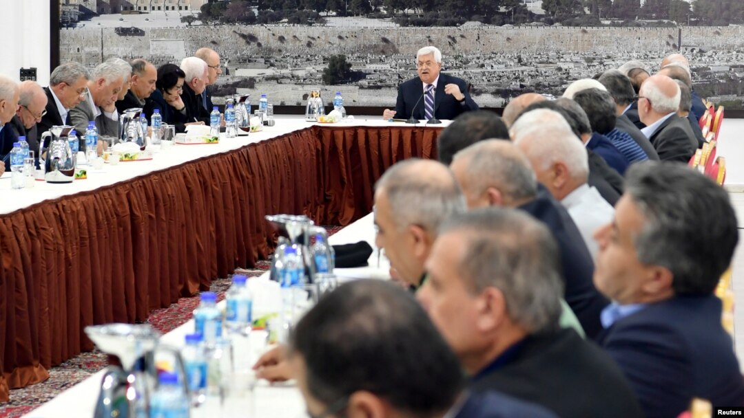 Presiden Palestina Mahmoud Abbas berbicara dalam pertemuan pemimpin Palestina di Ramallah, di wilayah pendudukan Tepi Barat, 19 Maret 2018.