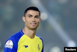 Cristiano Ronaldo ketika diperkenalkan klub Al Nassr di hadapan penggemar. (Foto: REUTERS/Ahmed Yosri)