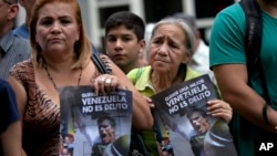 El tribunal que ve la causa contra el líder opositor Leopoldo López rechazó la resolución ONU que pedía su liberación y decidió continuar con su juicio.