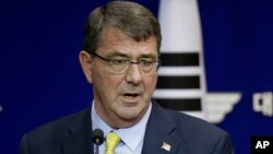 Menteri Pertahanan AS, Ash Carter mengkritik cara Irak merespons pergerakan ISIS (foto: dok).