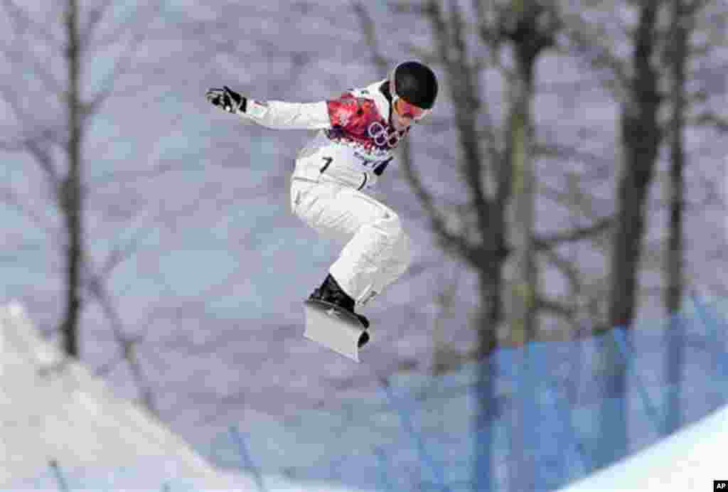 Switzerland's Simona Meiler competes in a seeding run during women's snowboard cross competition at the Rosa Khutor Extreme Park, at the 2014 Winter Olympics, Sunday, Feb. 16, 2014, in Krasnaya Polyana, Russia. (AP Photo/Andy Wong)