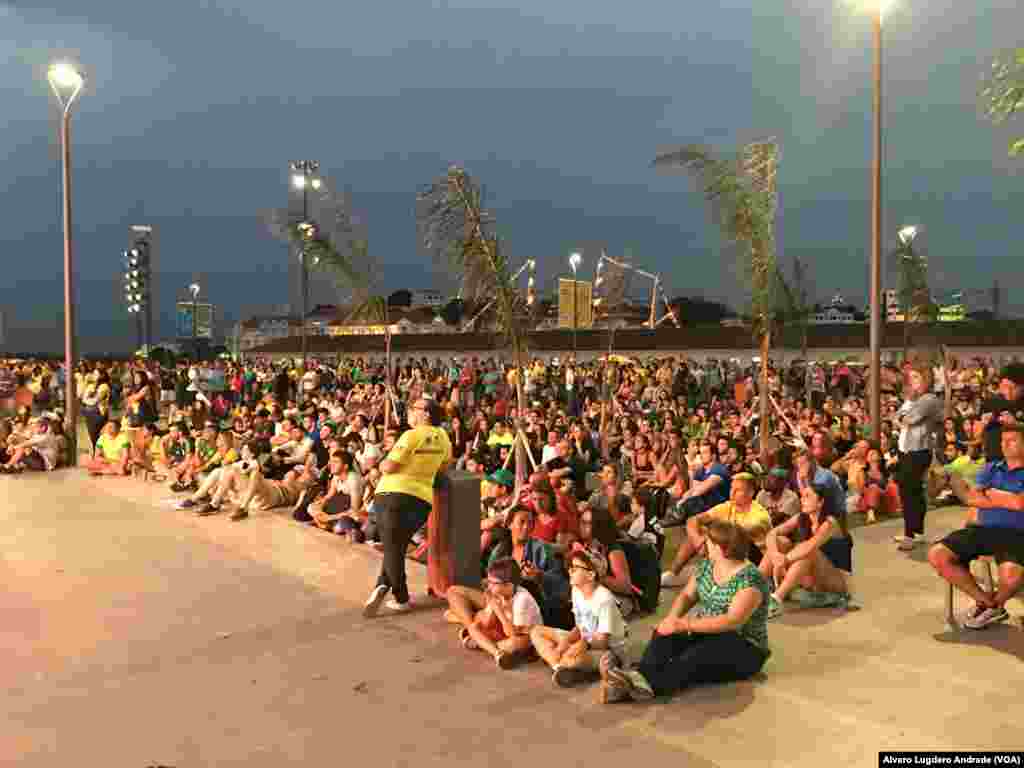 Público brasileiro no Boulevard Olímpico, Rio de Janeiro