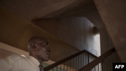 Le professeur Xavier Mbembele, un ancien étudiant qui protestait contre Bokassa, dans son ancienne résidence universitaire construite en 1969 sous le président Bokassa à Bangui, le 17 septembre 2019.