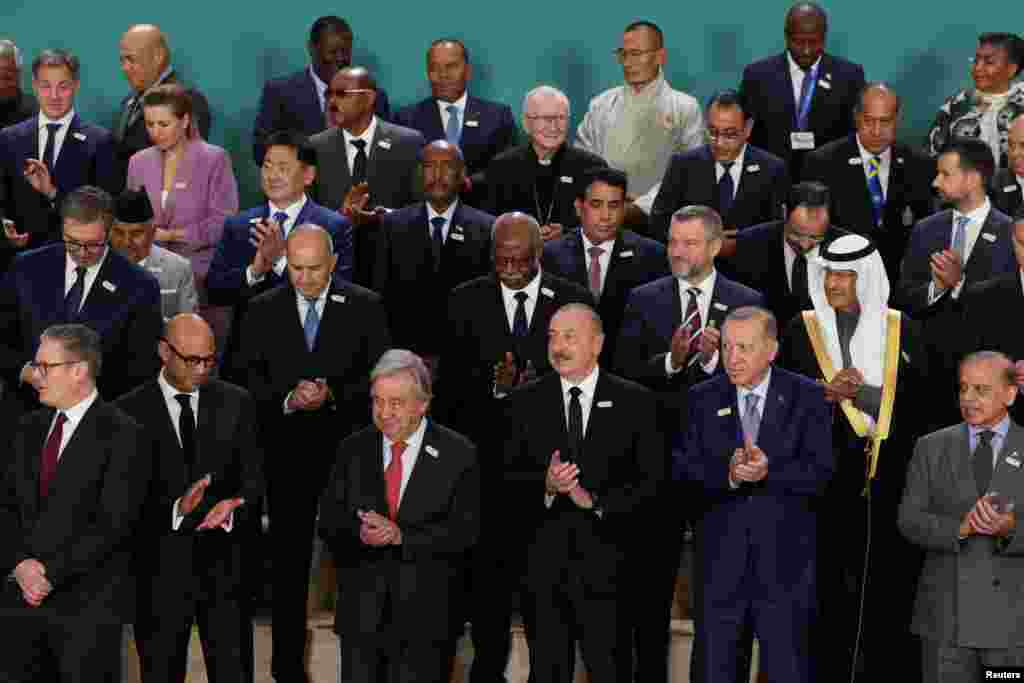 CLIMATE-COP29/FAMILY-PHOTO