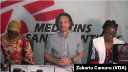 Kadiatou Bodié Balde, Arnaud Adigné et Christine Bimansha au siège de la mission de MSF à Conakry, Guinée, 8 octobre 2019. (VOA/Zakaria Camara)