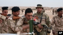 حدود پنجصد تن از مربیان نظامی ایالات متحده جهت آموزش دهی نیروهای امنیتی عراق به آن کشور فرستاده خواهد شد